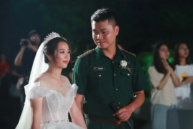 Điều ước thứ 7: Đám cưới đặc biệt của người chiến sĩ giữa mùa dịch COVID-19 - Ảnh 1. Điều ước thứ 7: Đám cưới đặc biệt của người chiến sĩ giữa mùa dịch COVID-19 - Ảnh 1.