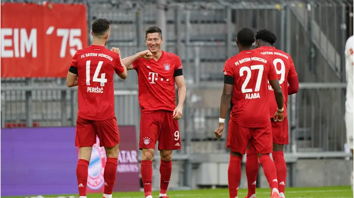 Bayern Munich 5-2 Frankfurt: Cơn mưa bàn thắng - Ảnh 2. Bayern Munich 5-2 Frankfurt: Cơn mưa bàn thắng - Ảnh 2.
