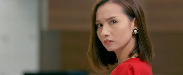 Tình yêu và tham vọng - Tập 19: Tuệ Lâm bắt đầu dành những cái lườm sắc lẹm cho Linh - Ảnh 3. Tình yêu và tham vọng - Tập 19: Tuệ Lâm bắt đầu dành những cái lườm sắc lẹm cho Linh - Ảnh 3.