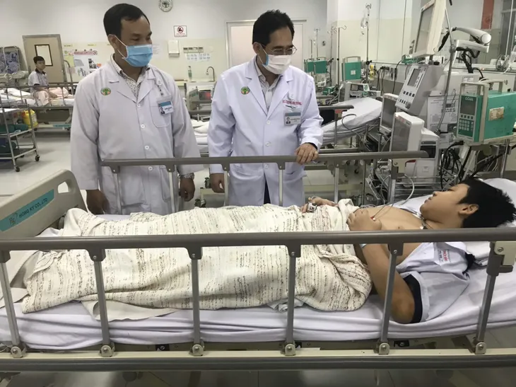 BSCK2 Trinh Huu Tung, Giam doc BV Nhi Dong 2 truc tiep chi dao dieu tri cho cac be