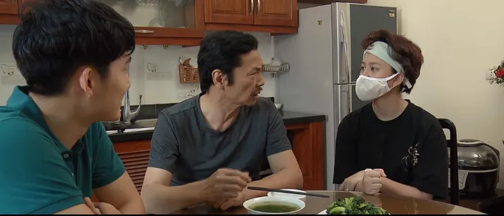Những ngày không quên - Tập 35: Dương xoăn (Bảo Hân) bịt khẩu trang khi ăn để giảm cân - Ảnh 2. Những ngày không quên - Tập 35: Dương xoăn (Bảo Hân) bịt khẩu trang khi ăn để giảm cân - Ảnh 2.