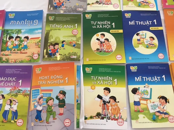 Ma trận sách giáo khoa: Mối lo trước thềm năm học mới - Ảnh 1. Ma trận sách giáo khoa: Mối lo trước thềm năm học mới - Ảnh 1.