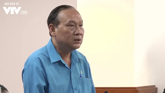 VIDEO: Thầy hiệu trưởng kể lại giây phút cây phượng bật gốc đè 13 học sinh - Ảnh 1. VIDEO: Thầy hiệu trưởng kể lại giây phút cây phượng bật gốc đè 13 học sinh - Ảnh 1.