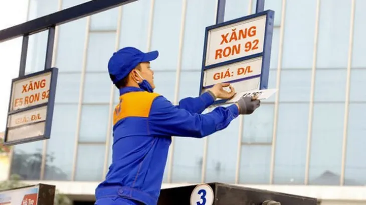 Giá xăng dự báo tăng lần thứ 3 liên tiếp vào ngày mai (12/6) - Ảnh 1. Giá xăng dự báo tăng lần thứ 3 liên tiếp vào ngày mai (12/6) - Ảnh 1.