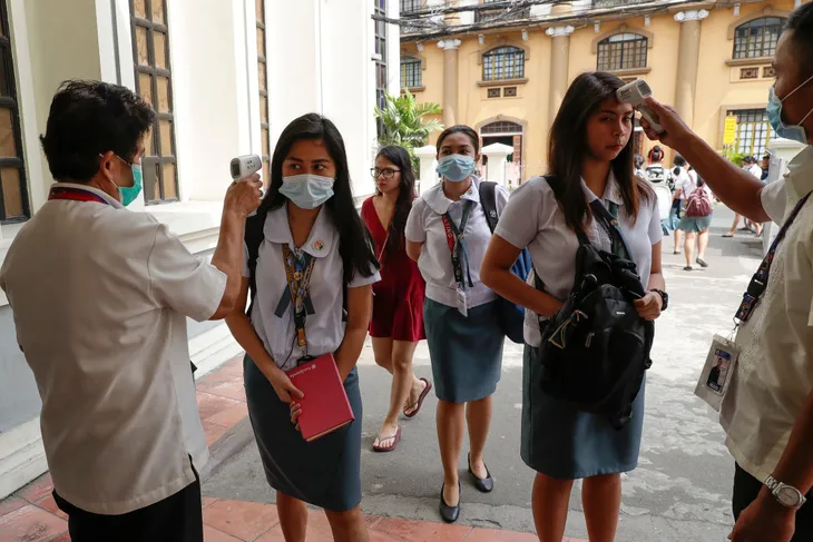 Học sinh Philippines sẽ không đi học lại cho đến khi có vaccine COVID-19 - Ảnh 1. Học sinh Philippines sẽ không đi học lại cho đến khi có vaccine COVID-19 - Ảnh 1.