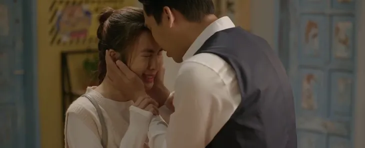 Nhà trọ Balanha - Tập 30: Vì sao Bách phải nhận là nam chính trong clip nóng của Kim? - Ảnh 1. Nhà trọ Balanha - Tập 30: Vì sao Bách phải nhận là nam chính trong clip nóng của Kim? - Ảnh 1.