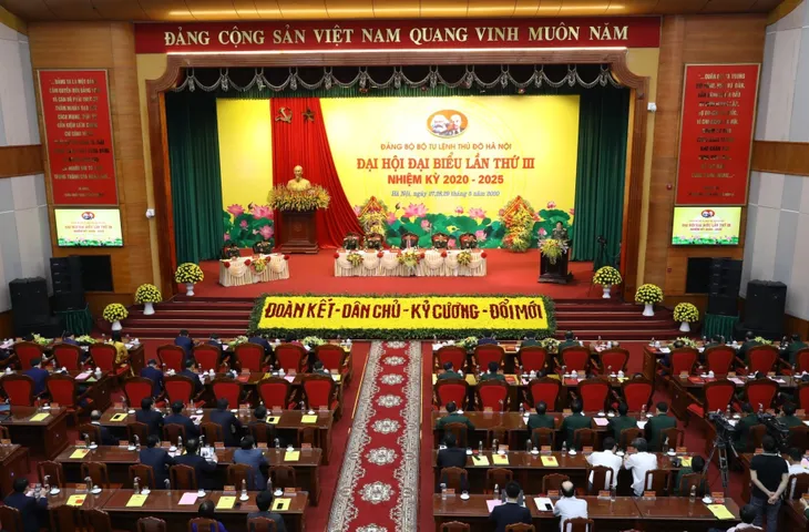 Đáp ứng yêu cầu bảo vệ Thủ đô trong tình hình mới - Ảnh 2. Đáp ứng yêu cầu bảo vệ Thủ đô trong tình hình mới - Ảnh 2.