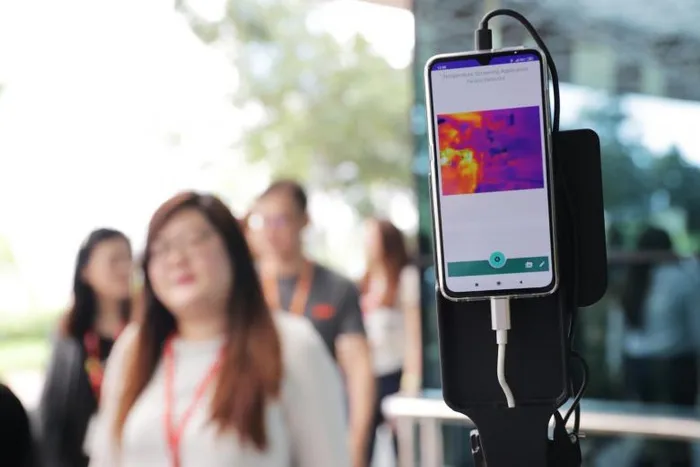 Singapore ứng dụng robot và trí tuệ nhân tạo trong phòng chống dịch COVID-19 - Ảnh 2. Singapore ứng dụng robot và trí tuệ nhân tạo trong phòng chống dịch COVID-19 - Ảnh 2.
