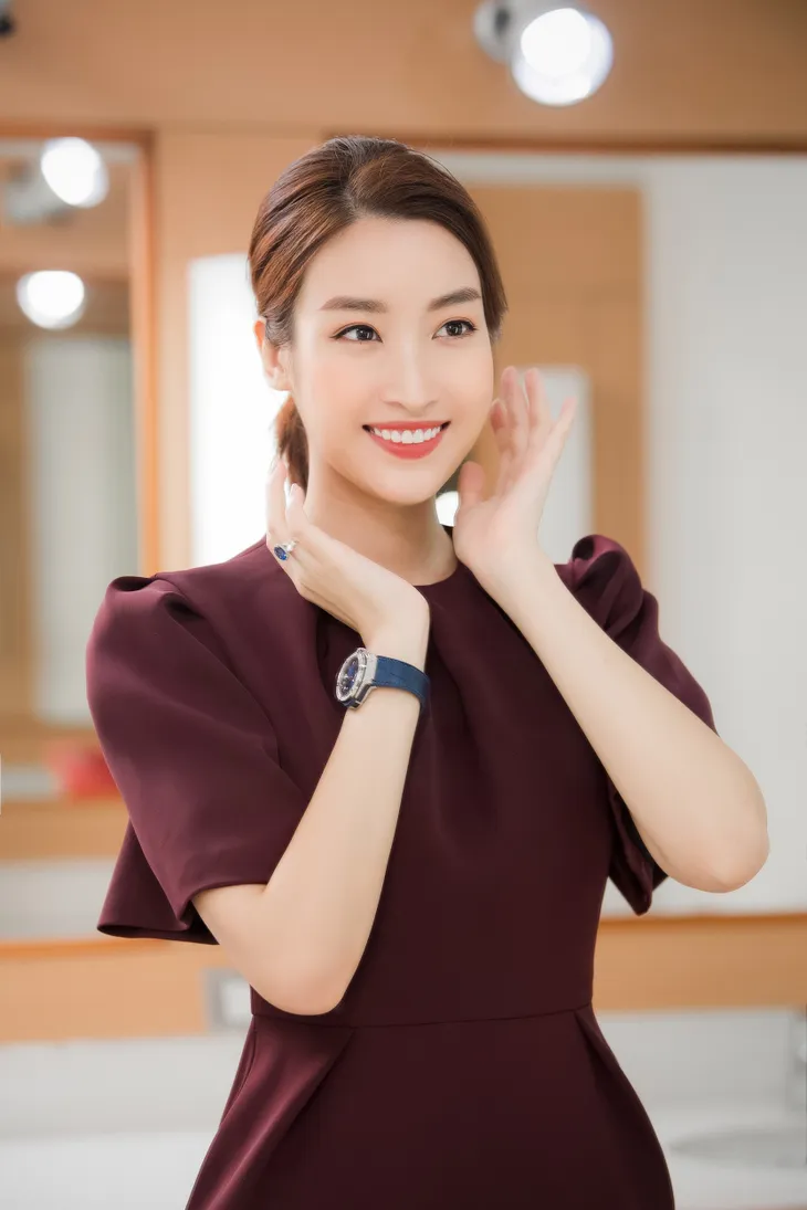 Hoa hậu Đỗ Mỹ Linh đầy tự tin trở lại với Bản tin Tiêu dùng 24h - Ảnh 9. Hoa hậu Đỗ Mỹ Linh đầy tự tin trở lại với Bản tin Tiêu dùng 24h - Ảnh 9.