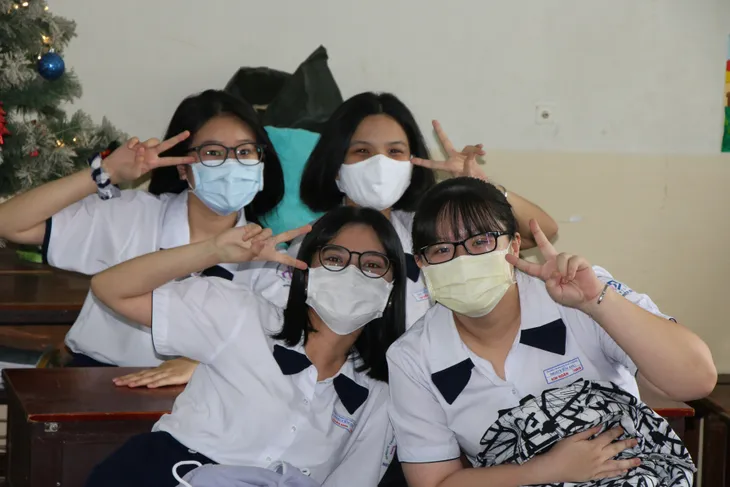 Học sinh háo hức đến trường sau thời gian dài nghỉ do dịch COVID-19 - Ảnh 4. Học sinh háo hức đến trường sau thời gian dài nghỉ do dịch COVID-19 - Ảnh 4.
