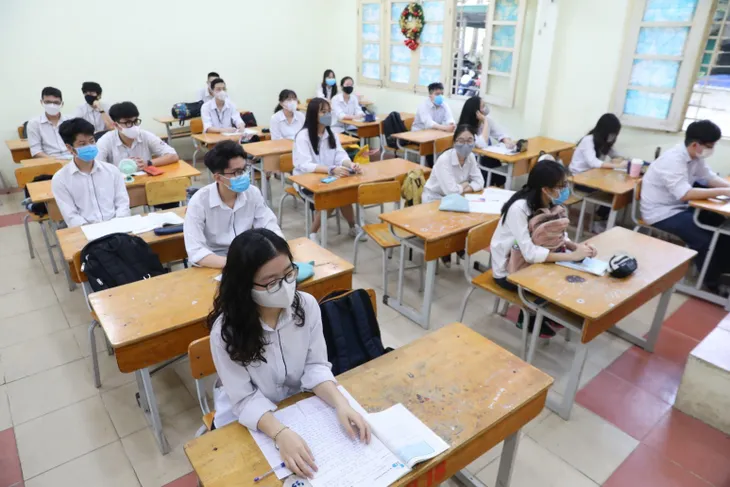 Học sinh háo hức đến trường sau thời gian dài nghỉ do dịch COVID-19 - Ảnh 16. Học sinh háo hức đến trường sau thời gian dài nghỉ do dịch COVID-19 - Ảnh 16.