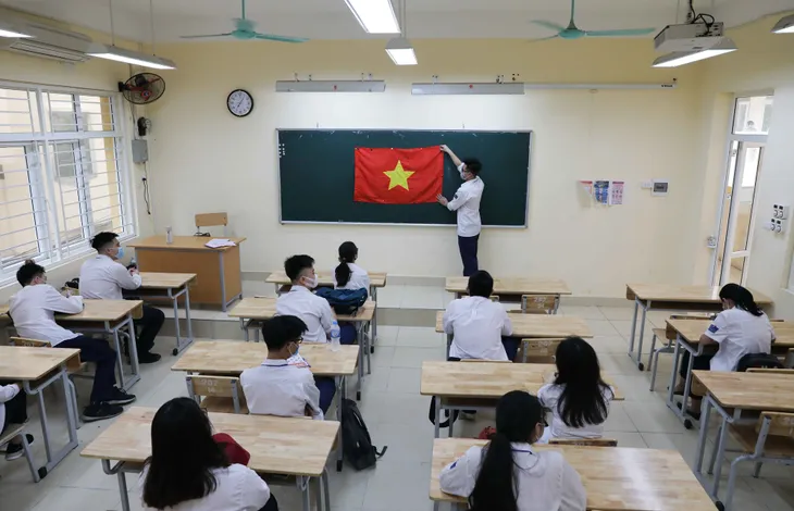 Học sinh háo hức đến trường sau thời gian dài nghỉ do dịch COVID-19 - Ảnh 15. Học sinh háo hức đến trường sau thời gian dài nghỉ do dịch COVID-19 - Ảnh 15.