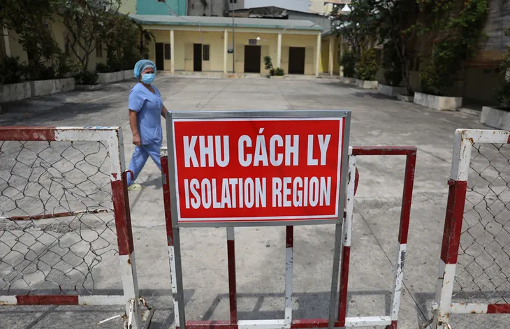 240 công dân Việt Nam từ Pháp về nước - Ảnh 1. 240 công dân Việt Nam từ Pháp về nước - Ảnh 1.