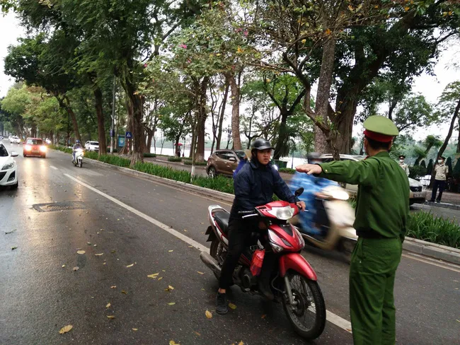 Hà Nội: Các hộ kinh doanh cam kết thực hiện nghiêm quy định phòng chống COVID-19 - Ảnh 1. Hà Nội: Các hộ kinh doanh cam kết thực hiện nghiêm quy định phòng chống COVID-19 - Ảnh 1.