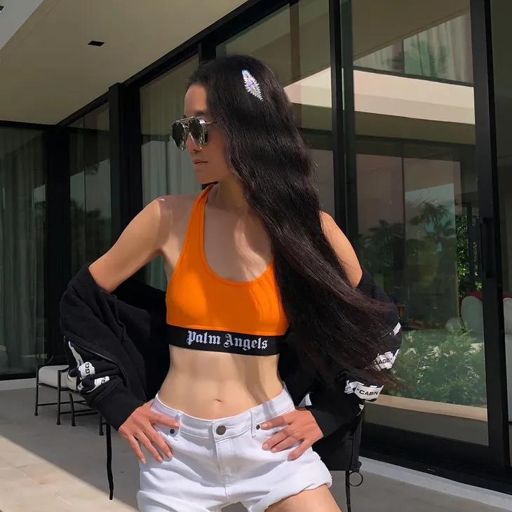 NTK hơn 70 tuổi Vera Wang gây choáng với hình thể như nữ sinh - Ảnh 2. NTK hơn 70 tuổi Vera Wang gây choáng với hình thể như nữ sinh - Ảnh 2.