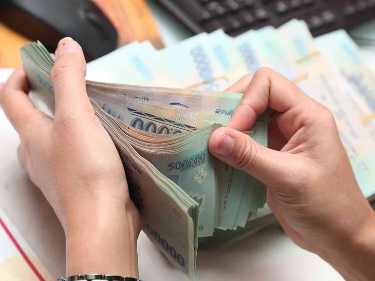 Tiền mặt sắp hết thời tại Việt Nam, người dùng sẽ chạm và đi? - Ảnh 1. Tiền mặt sắp hết thời tại Việt Nam, người dùng sẽ chạm và đi? - Ảnh 1.