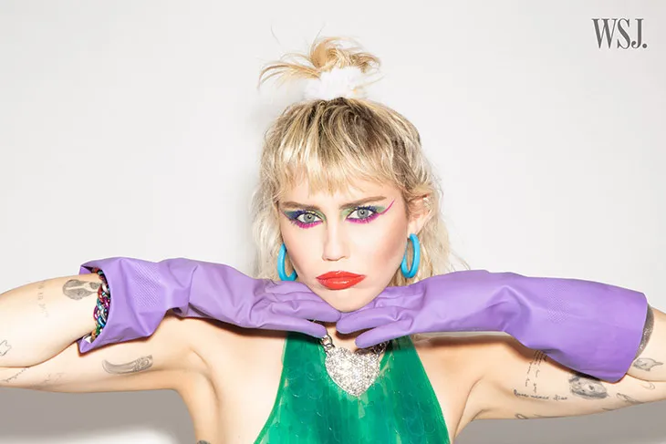 Hậu ly hôn, Miley Cyrus quay lại với hình ảnh quậy phá và ngỗ ngược - Ảnh 13. Hậu ly hôn, Miley Cyrus quay lại với hình ảnh quậy phá và ngỗ ngược - Ảnh 13.