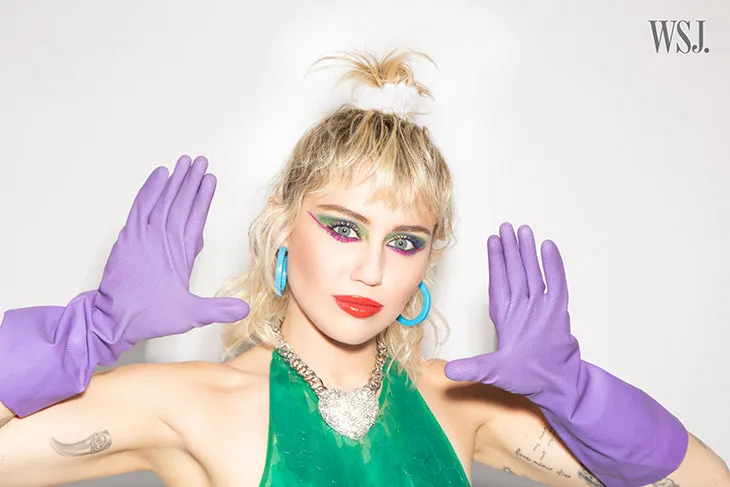 Hậu ly hôn, Miley Cyrus quay lại với hình ảnh quậy phá và ngỗ ngược - Ảnh 11. Hậu ly hôn, Miley Cyrus quay lại với hình ảnh quậy phá và ngỗ ngược - Ảnh 11.