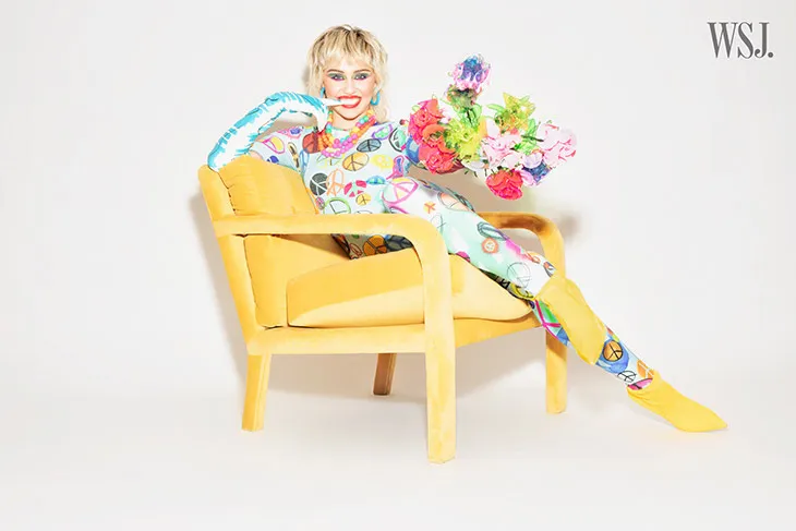 Hậu ly hôn, Miley Cyrus quay lại với hình ảnh quậy phá và ngỗ ngược - Ảnh 6. Hậu ly hôn, Miley Cyrus quay lại với hình ảnh quậy phá và ngỗ ngược - Ảnh 6.