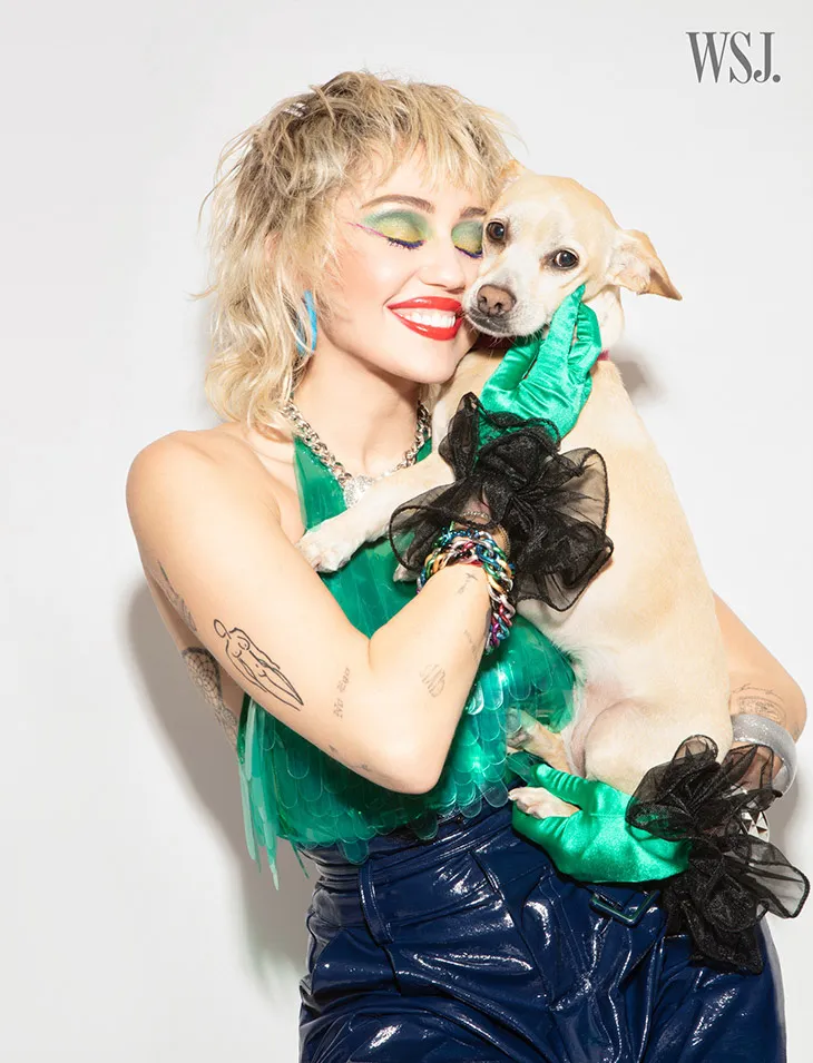 Hậu ly hôn, Miley Cyrus quay lại với hình ảnh quậy phá và ngỗ ngược - Ảnh 4. Hậu ly hôn, Miley Cyrus quay lại với hình ảnh quậy phá và ngỗ ngược - Ảnh 4.