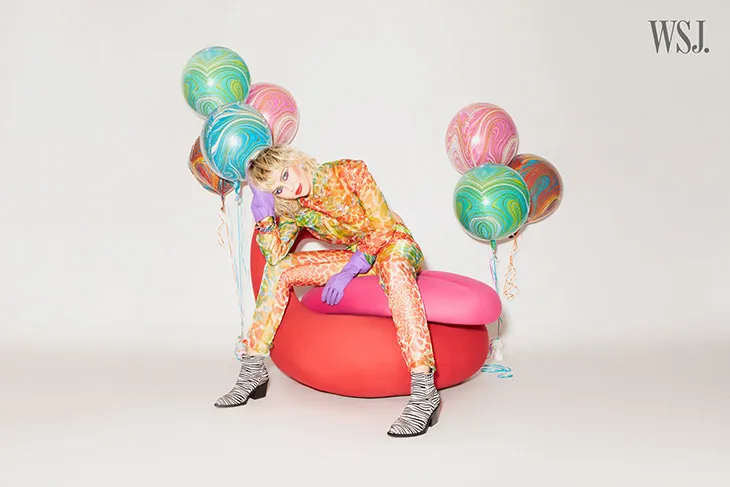 Hậu ly hôn, Miley Cyrus quay lại với hình ảnh quậy phá và ngỗ ngược - Ảnh 3. Hậu ly hôn, Miley Cyrus quay lại với hình ảnh quậy phá và ngỗ ngược - Ảnh 3.
