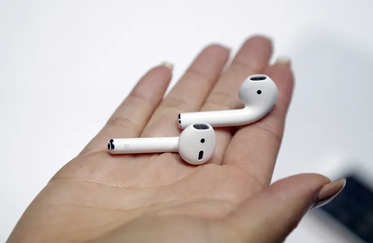 NÓNG: Apple sẽ sản xuất hàng triệu chiếc AirPods tại Việt Nam - Ảnh 1. NÓNG: Apple sẽ sản xuất hàng triệu chiếc AirPods tại Việt Nam - Ảnh 1.