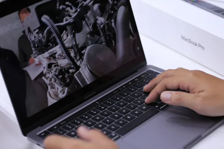 Macbook Pro 13 inch 2020 đầu tiên về Việt Nam giá 41,8 triệu - Ảnh 3. Macbook Pro 13 inch 2020 đầu tiên về Việt Nam giá 41,8 triệu - Ảnh 3.