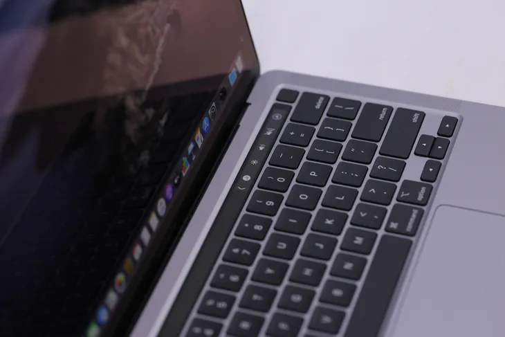 Macbook Pro 13 inch 2020 đầu tiên về Việt Nam giá 41,8 triệu - Ảnh 4. Macbook Pro 13 inch 2020 đầu tiên về Việt Nam giá 41,8 triệu - Ảnh 4.
