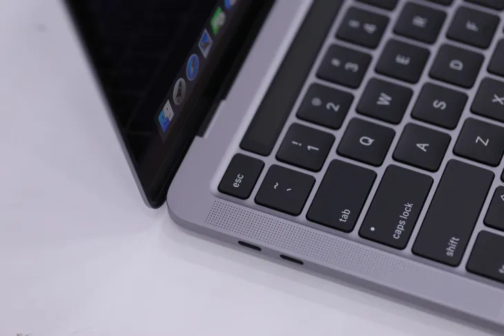 Macbook Pro 13 inch 2020 đầu tiên về Việt Nam giá 41,8 triệu - Ảnh 5. Macbook Pro 13 inch 2020 đầu tiên về Việt Nam giá 41,8 triệu - Ảnh 5.