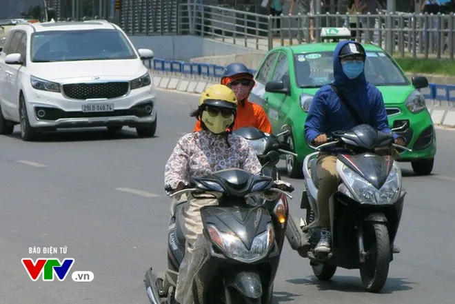 Nắng nóng gay gắt diện rộng từ Hà Tĩnh đến Phú Yên - Ảnh 1. Nắng nóng gay gắt diện rộng từ Hà Tĩnh đến Phú Yên - Ảnh 1.