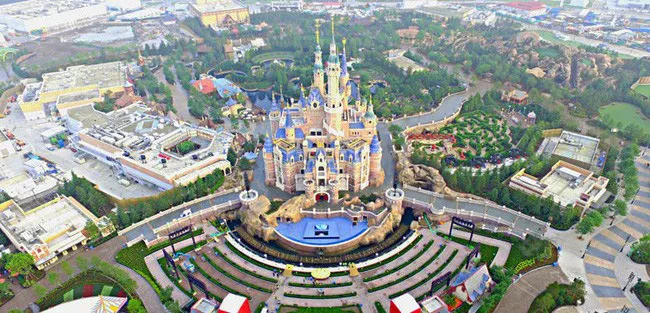 Chưa mở cửa trở lại, Disneyland Thượng Hải đã cháy vé - Ảnh 1. Chưa mở cửa trở lại, Disneyland Thượng Hải đã cháy vé - Ảnh 1.