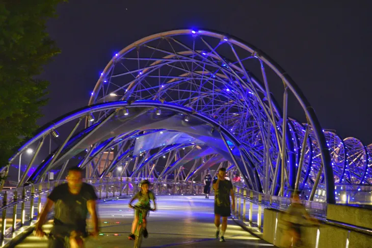 Singapore thắp sáng hơn 30 điểm du lịch nổi tiếng tri ân những người hùng COVID-19 - Ảnh 5. Singapore thắp sáng hơn 30 điểm du lịch nổi tiếng tri ân những người hùng COVID-19 - Ảnh 5.
