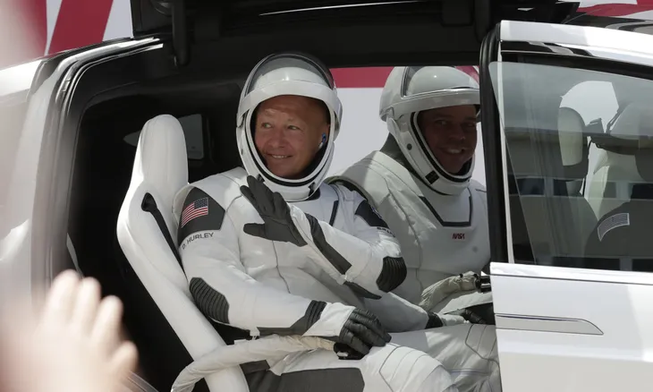 SpaceX phóng tàu vũ trụ: Kỷ nguyên mới du hành không gian thương mại - Ảnh 2. SpaceX phóng tàu vũ trụ: Kỷ nguyên mới du hành không gian thương mại - Ảnh 2.