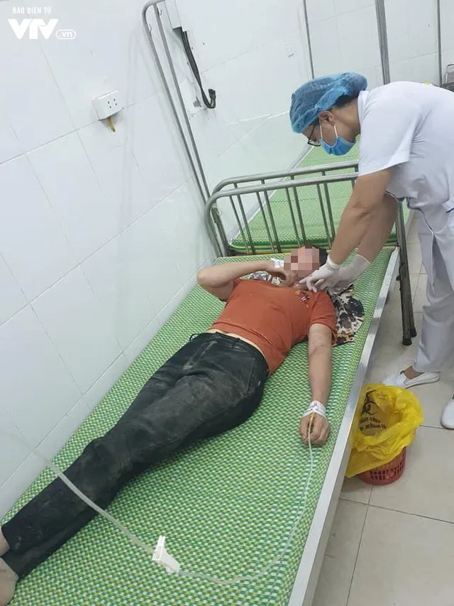 3 người chết, 2 người gãy chân, 1 người chấn thương sọ não trong vụ sập nhà xưởng ở Vĩnh Phúc - Ảnh 6. 3 người chết, 2 người gãy chân, 1 người chấn thương sọ não trong vụ sập nhà xưởng ở Vĩnh Phúc - Ảnh 6.