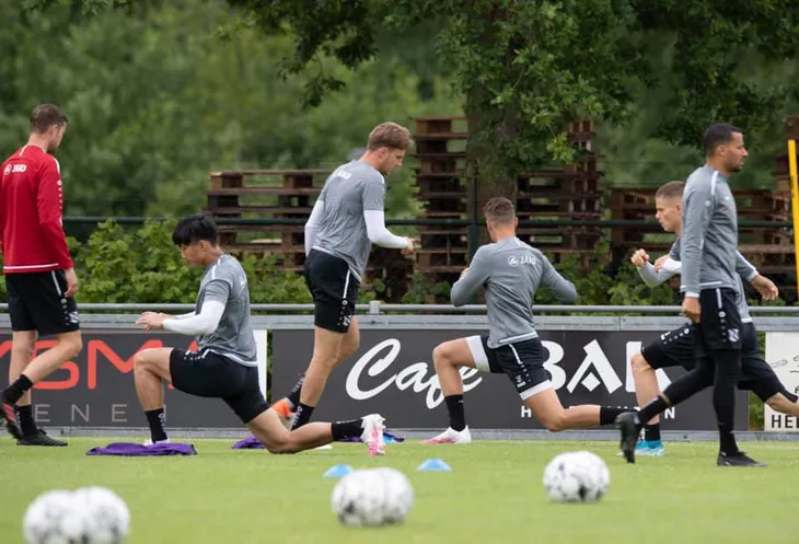 Văn Hậu tập luyện trở lại cùng SC Heerenveen - Ảnh 1. Văn Hậu tập luyện trở lại cùng SC Heerenveen - Ảnh 1.