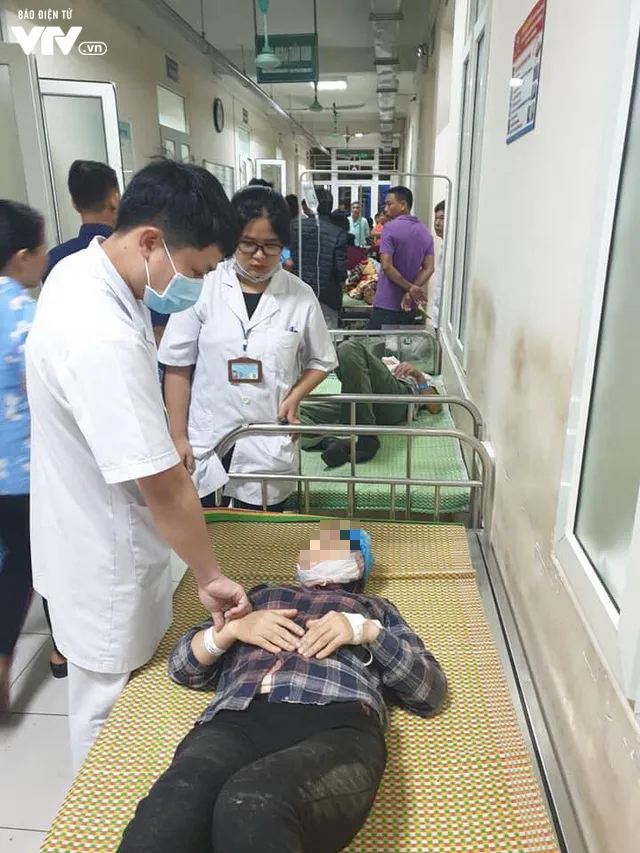 3 người chết, 2 người gãy chân, 1 người chấn thương sọ não trong vụ sập nhà xưởng ở Vĩnh Phúc - Ảnh 7. 3 người chết, 2 người gãy chân, 1 người chấn thương sọ não trong vụ sập nhà xưởng ở Vĩnh Phúc - Ảnh 7.