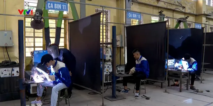 Lối ngắn vào nghề - Ảnh 1. Lối ngắn vào nghề - Ảnh 1.