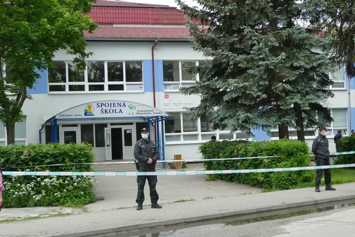 Tấn công bằng dao tại trường tiểu học ở Slovakia, 1 người thiệt mạng - Ảnh 2. Tấn công bằng dao tại trường tiểu học ở Slovakia, 1 người thiệt mạng - Ảnh 2.