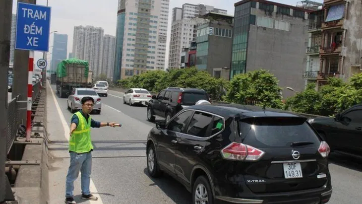 Đường vành đai 3 quá tải 2,5 lần: Giảm tốc độ có giảm được ùn tắc? - Ảnh 1. Đường vành đai 3 quá tải 2,5 lần: Giảm tốc độ có giảm được ùn tắc? - Ảnh 1.