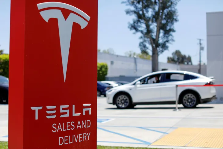 Tesla sắp trở thành nhà sản xuất ô tô có giá trị lớn nhất thế giới - Ảnh 1. Tesla sắp trở thành nhà sản xuất ô tô có giá trị lớn nhất thế giới - Ảnh 1.