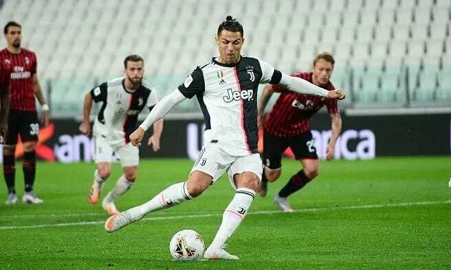 Ronaldo đá hỏng penalty, Juventus vẫn vào chung kết Cúp Quốc gia Italia - Ảnh 2. Ronaldo đá hỏng penalty, Juventus vẫn vào chung kết Cúp Quốc gia Italia - Ảnh 2.