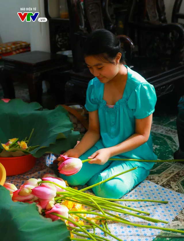 Đưa hương sen ẩn trong vị trà - Kỳ công và tinh tế - Ảnh 13. Đưa hương sen ẩn trong vị trà - Kỳ công và tinh tế - Ảnh 13.