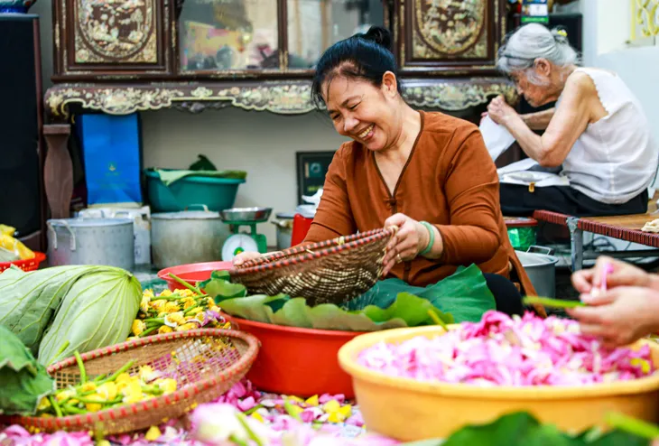 Đưa hương sen ẩn trong vị trà - Kỳ công và tinh tế - Ảnh 12. Đưa hương sen ẩn trong vị trà - Kỳ công và tinh tế - Ảnh 12.