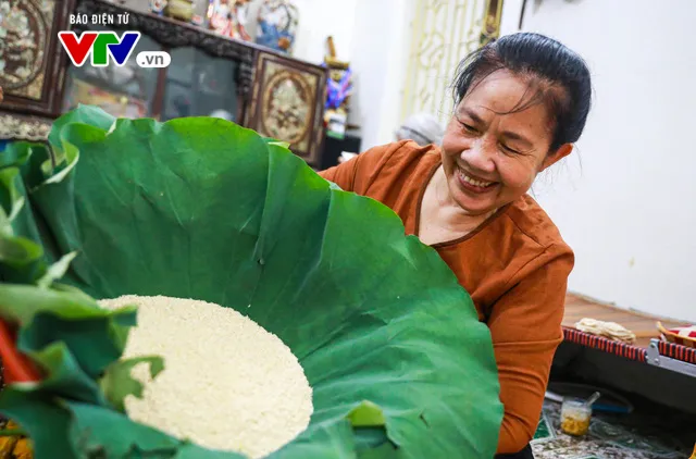 Đưa hương sen ẩn trong vị trà - Kỳ công và tinh tế - Ảnh 6. Đưa hương sen ẩn trong vị trà - Kỳ công và tinh tế - Ảnh 6.