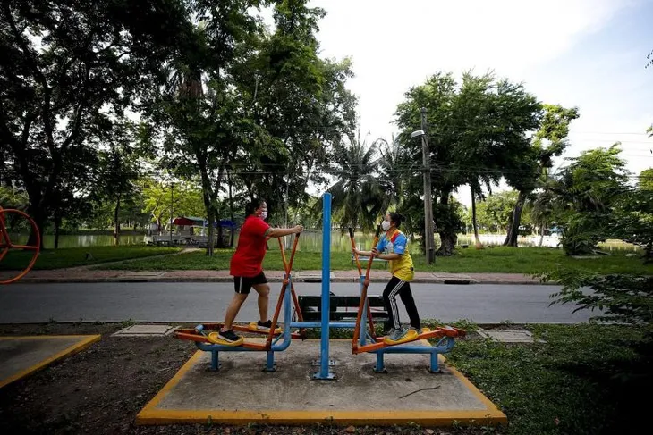 Thái Lan tuyên bố gỡ bỏ lệnh giới nghiêm và hỗ trợ du khách quốc tế - Ảnh 1. Thái Lan tuyên bố gỡ bỏ lệnh giới nghiêm và hỗ trợ du khách quốc tế - Ảnh 1.