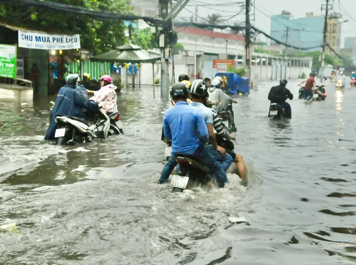 Thời tiết tháng 7: Cả nước mưa nhiều, cuối tháng dự báo có bão - Ảnh 1. Thời tiết tháng 7: Cả nước mưa nhiều, cuối tháng dự báo có bão - Ảnh 1.