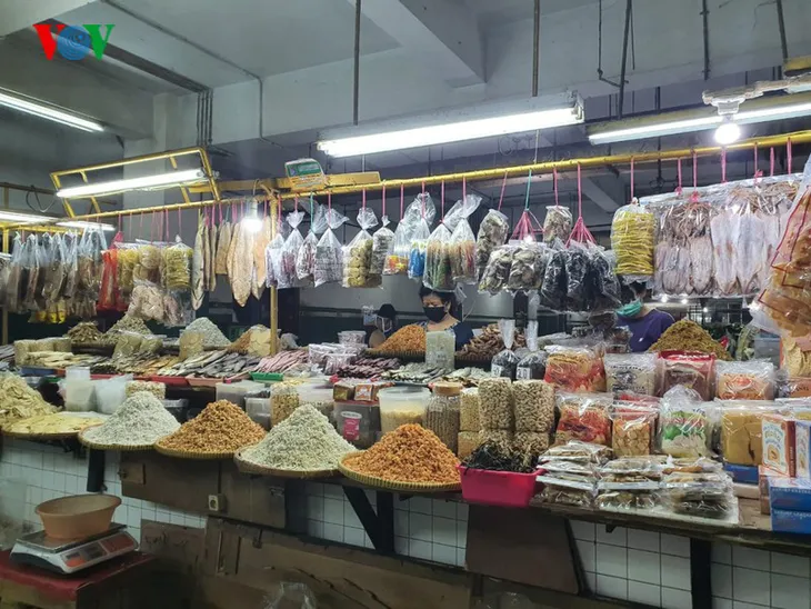 Chợ truyền thống - Ổ dịch tiềm tàng khiến COVID-19 bùng phát - Ảnh 1. Chợ truyền thống - Ổ dịch tiềm tàng khiến COVID-19 bùng phát - Ảnh 1.
