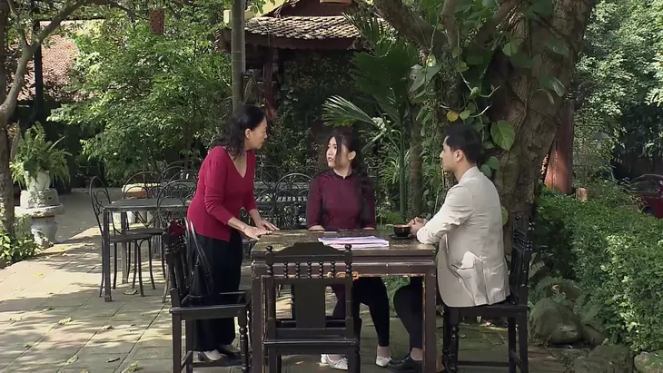 Đừng bắt em phải quên - Tập 13: Duy té ngửa biết Ngọc là nữ hiệp cứu bác mình - Ảnh 2. Đừng bắt em phải quên - Tập 13: Duy té ngửa biết Ngọc là nữ hiệp cứu bác mình - Ảnh 2.
