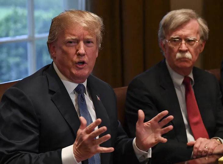 Chính phủ Mỹ khởi kiện nhằm ngăn cựu Cố vấn của Tổng thống Trump xuất bản hồi ký - Ảnh 2. Chính phủ Mỹ khởi kiện nhằm ngăn cựu Cố vấn của Tổng thống Trump xuất bản hồi ký - Ảnh 2.