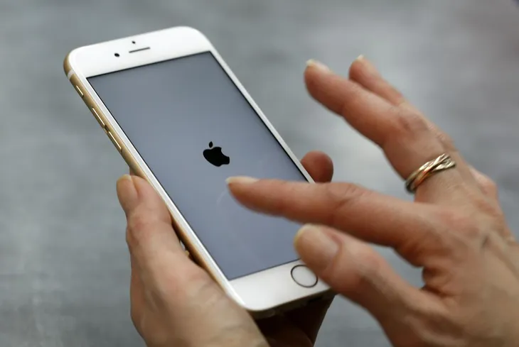 EU điều tra chống độc quyền nhằm vào Apple - Ảnh 2. EU điều tra chống độc quyền nhằm vào Apple - Ảnh 2.